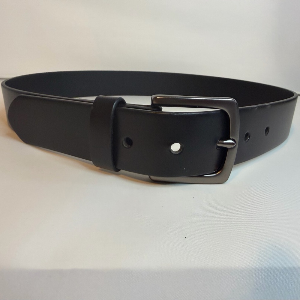 GAP Men's Sleek Black Leather Belt